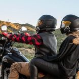 SENA 50S MESH kommunikáció a Harman Kardon prémium hangrendszerével