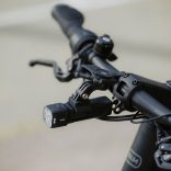 QUAD LOCK® Kerékpározás - Lámpa / Akciókamera adapter kerékpáros karos tartókra