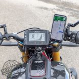 QUAD LOCK® Motor telefontartó fék/kuplung kar bilincs tartó